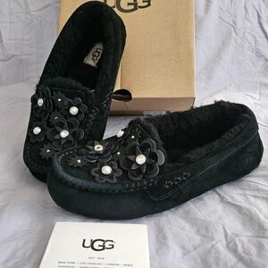 SOLD-UGG Ansley Petal Moccasin Slippers Sz 7 with box